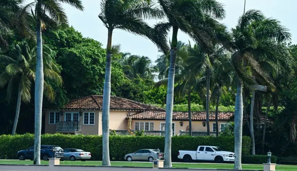 US Secret Service Fatally Shoots Armed Man at Trump’s Mar-a-Lago Estate