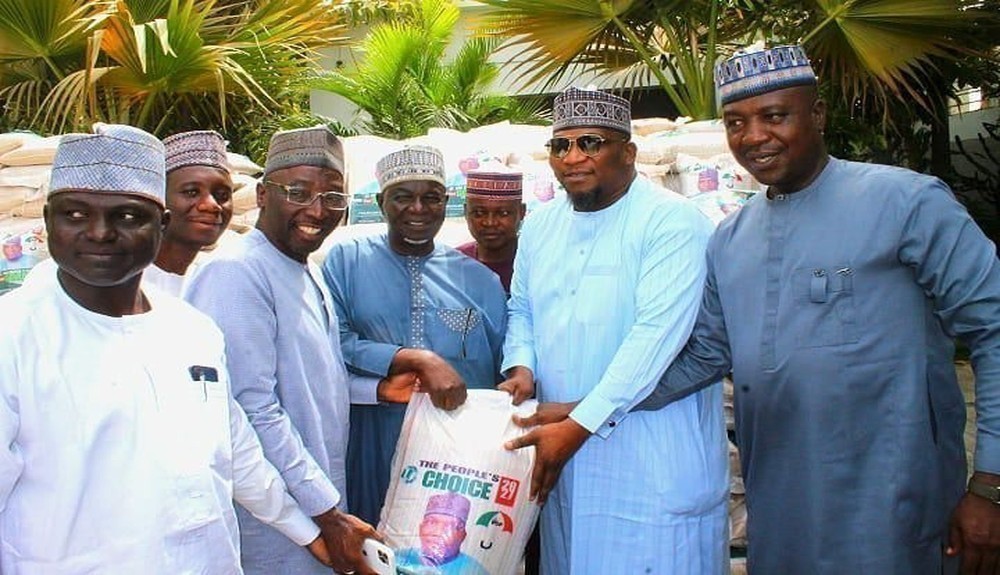 Kaduna ex-lawmaker distributes 10,000 bags of rice for Ramadan, Lent